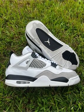 CLEAN Air Jordan 4 IV size 12 Womens Military Black shoes